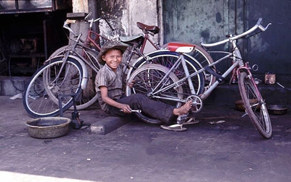 Câu chuyện cậu bé sửa xe đạp